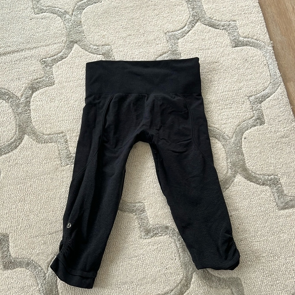 Lululemon cropped leggings (sz 6)
